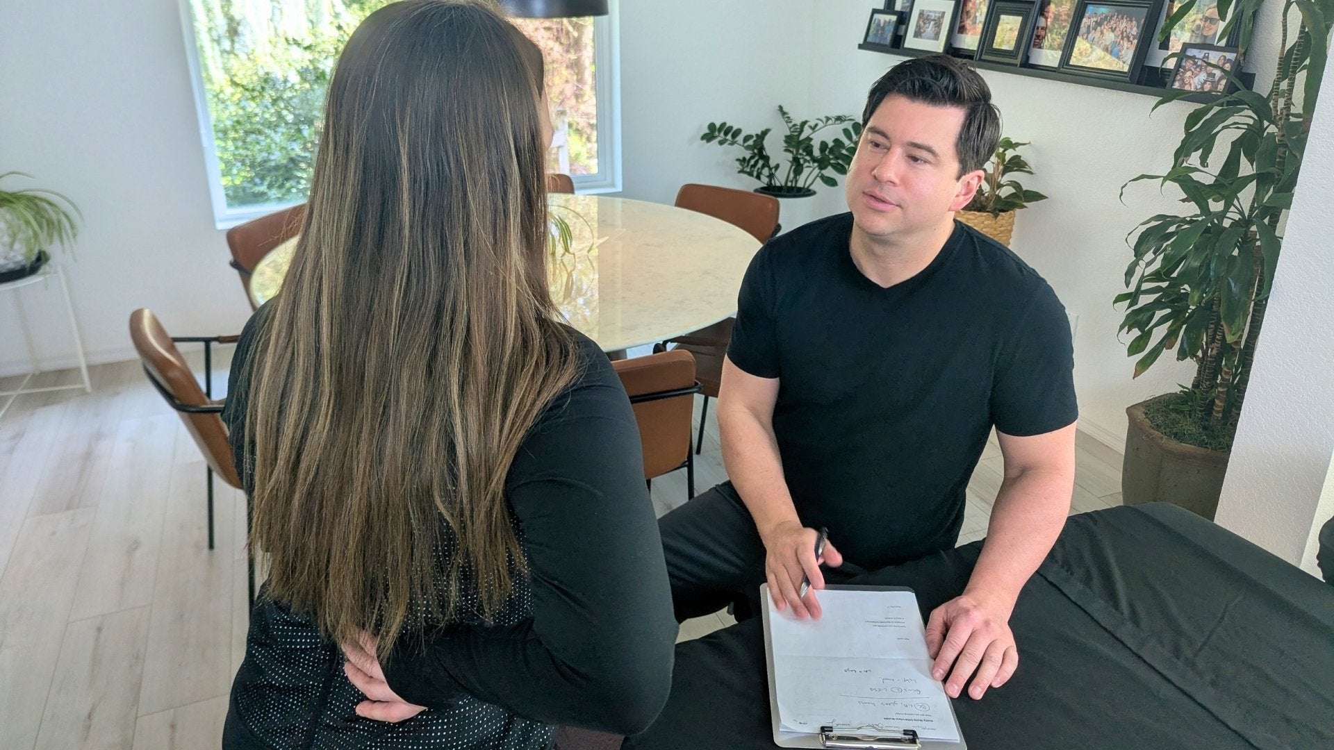 A video demonstrating step-by-step what to expect during an in-home clinical massage appointment with Back Mechanics.