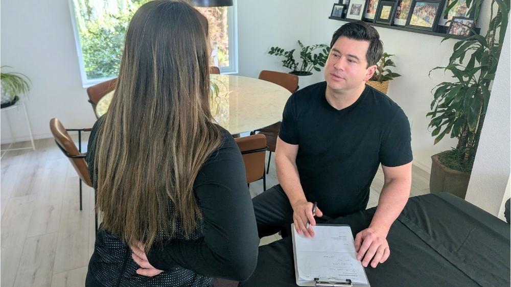 A video demonstrating step-by-step what to expect during an in-home clinical massage appointment with Back Mechanics.